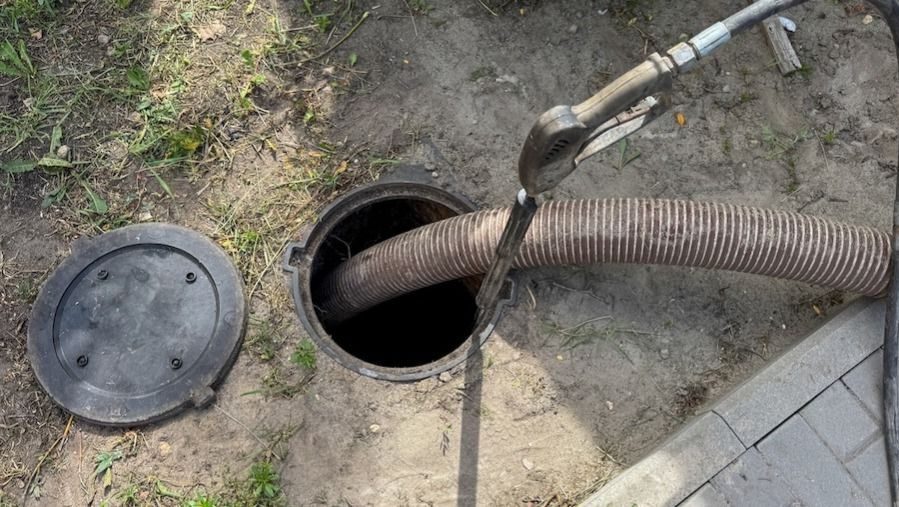 Pumping a septic tank