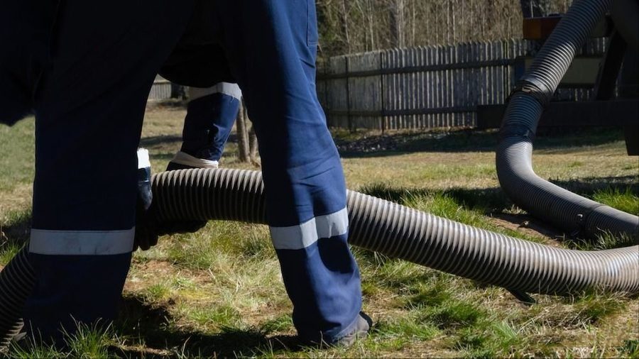 Pumping out a septic tank